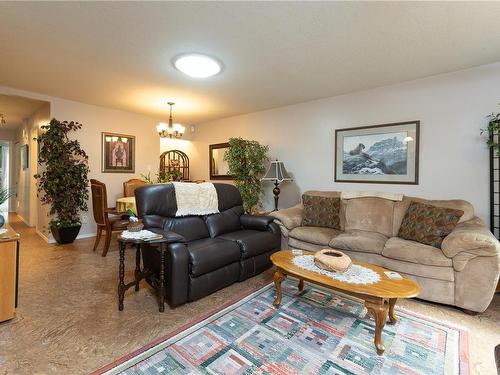 239 Fifth Ave, Qualicum Beach, BC - Indoor Photo Showing Living Room