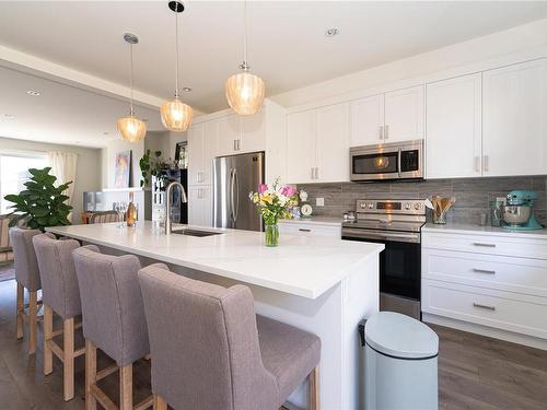 7032 Brailsford Pl, Sooke, BC - Indoor Photo Showing Kitchen With Upgraded Kitchen