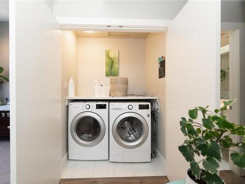 7032 Brailsford Pl, Sooke, BC - Indoor Photo Showing Laundry Room