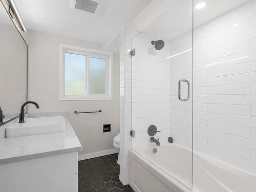 1257 Oakmount Rd, Saanich, BC - Indoor Photo Showing Bathroom