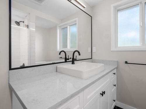 1257 Oakmount Rd, Saanich, BC - Indoor Photo Showing Bathroom