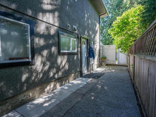 1257 Oakmount Rd, Saanich, BC - Outdoor With Exterior