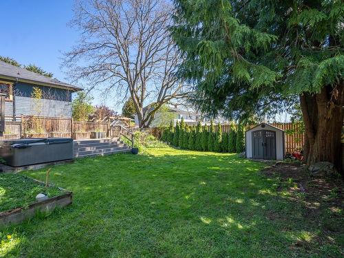 1257 Oakmount Rd, Saanich, BC - Outdoor With Backyard