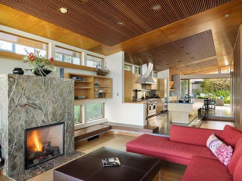 2570 Esplanade, Oak Bay, BC - Indoor Photo Showing Living Room With Fireplace