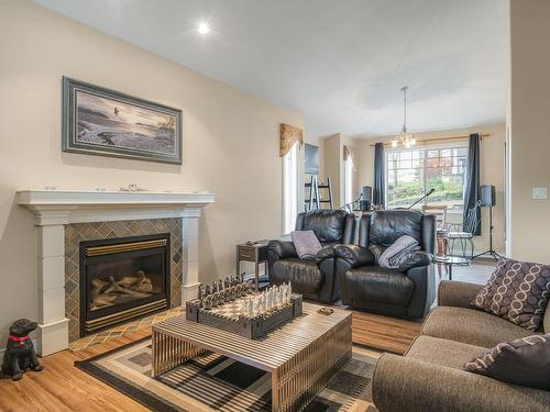 3354 Whitetail Pl, Nanaimo, BC - Indoor Photo Showing Living Room With Fireplace