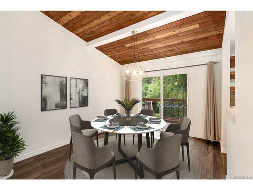 7031 Con-Ada Rd, Central Saanich, BC - Indoor Photo Showing Dining Room