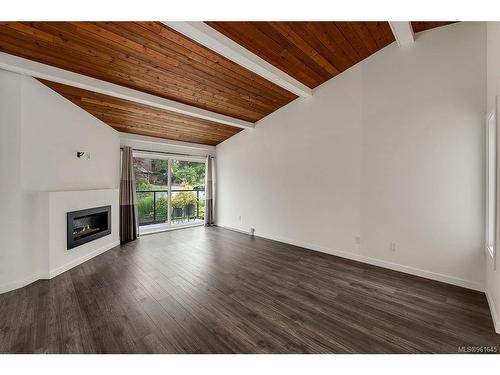 7031 Con-Ada Rd, Central Saanich, BC - Indoor Photo Showing Living Room With Fireplace