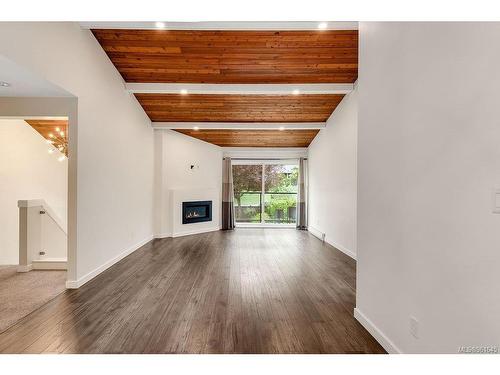 7031 Con-Ada Rd, Central Saanich, BC - Indoor With Fireplace