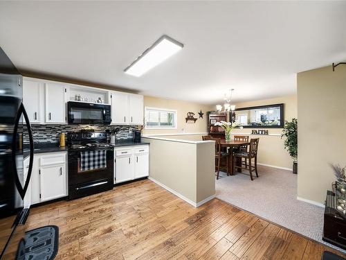 181 River Rd, Lake Cowichan, BC - Indoor Photo Showing Kitchen