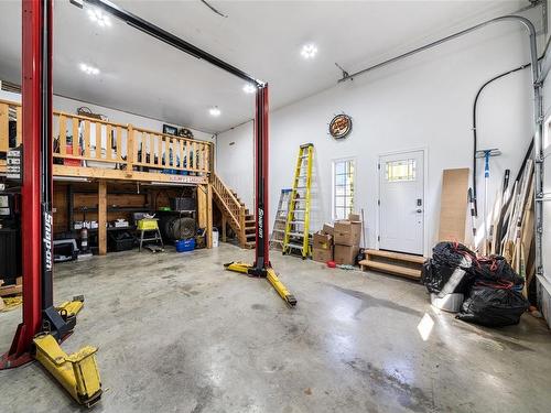 181 River Rd, Lake Cowichan, BC - Indoor Photo Showing Garage