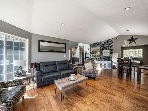 181 River Rd, Lake Cowichan, BC - Indoor Photo Showing Living Room