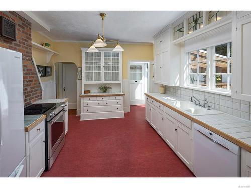 1075 St. David St, Oak Bay, BC - Indoor Photo Showing Kitchen