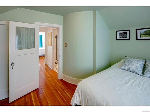 1075 St. David St, Oak Bay, BC - Indoor Photo Showing Bedroom