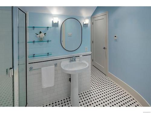 1075 St. David St, Oak Bay, BC - Indoor Photo Showing Bathroom