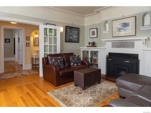 1075 St. David St, Oak Bay, BC - Indoor Photo Showing Living Room With Fireplace