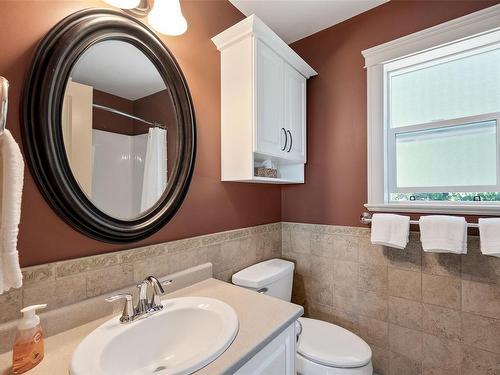 6028 Kaspa Rd, Duncan, BC - Indoor Photo Showing Bathroom