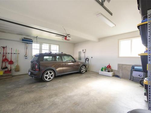 6028 Kaspa Rd, Duncan, BC - Indoor Photo Showing Garage