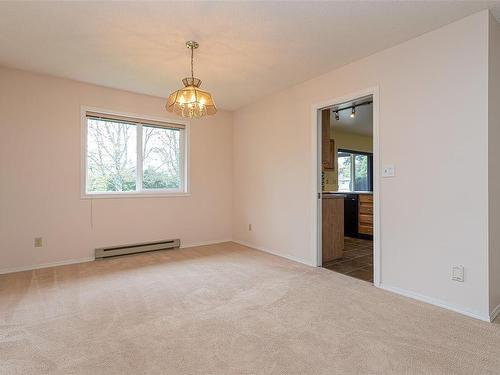 4678 Sunnymead Way, Saanich, BC - Indoor Photo Showing Other Room