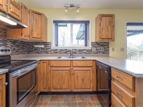 4678 Sunnymead Way, Saanich, BC - Indoor Photo Showing Kitchen With Double Sink
