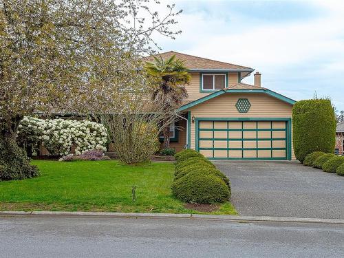 4678 Sunnymead Way, Saanich, BC - Outdoor