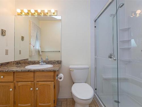 4678 Sunnymead Way, Saanich, BC - Indoor Photo Showing Bathroom