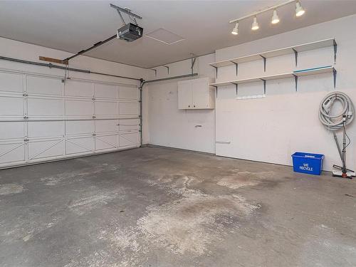4678 Sunnymead Way, Saanich, BC - Indoor Photo Showing Garage