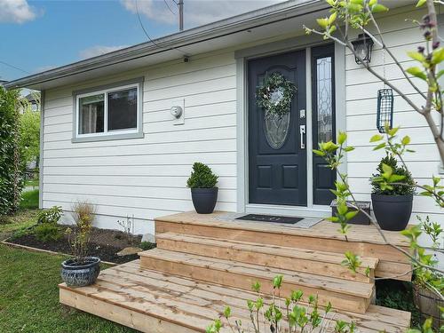 1380 Cumberland Rd, Courtenay, BC - Outdoor With Deck Patio Veranda With Exterior