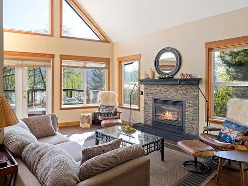 11464 Youbou Rd, Youbou, BC - Indoor Photo Showing Living Room With Fireplace