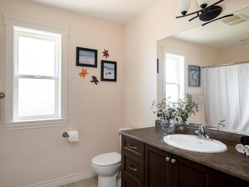 8550 Bourne Terr, North Saanich, BC - Indoor Photo Showing Bathroom
