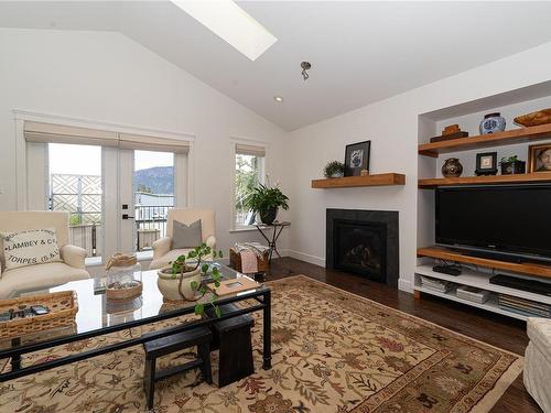 1811 Vee Rd, Cowichan Bay, BC - Indoor Photo Showing Living Room With Fireplace