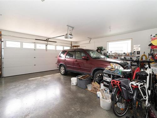 1811 Vee Rd, Cowichan Bay, BC - Indoor Photo Showing Garage