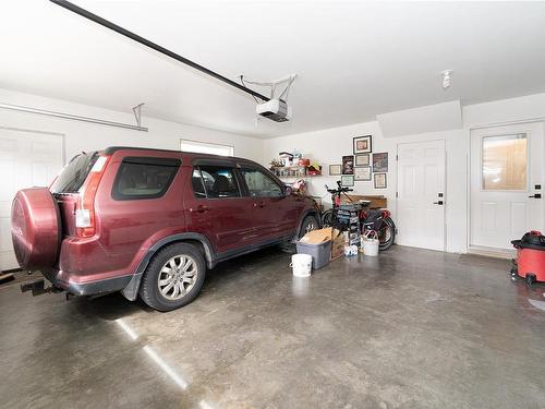 1811 Vee Rd, Cowichan Bay, BC - Indoor Photo Showing Garage