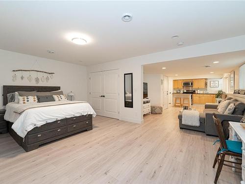 1811 Vee Rd, Cowichan Bay, BC - Indoor Photo Showing Bedroom