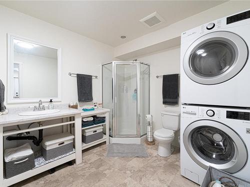 1811 Vee Rd, Cowichan Bay, BC - Indoor Photo Showing Laundry Room