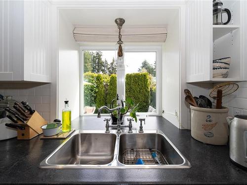 1811 Vee Rd, Cowichan Bay, BC - Indoor Photo Showing Kitchen With Double Sink