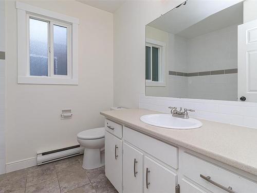 37 Morgan Pl, Nanaimo, BC - Indoor Photo Showing Bathroom