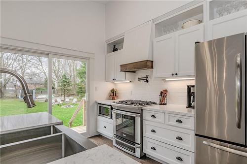 9 Coachman Crescent, Hamilton, ON - Indoor Photo Showing Kitchen With Upgraded Kitchen