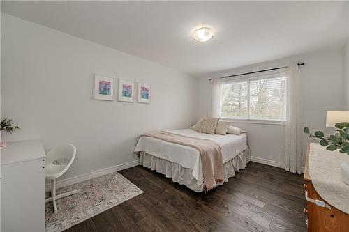 9 Coachman Crescent, Hamilton, ON - Indoor Photo Showing Bedroom