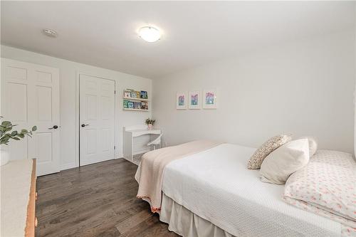 9 Coachman Crescent, Hamilton, ON - Indoor Photo Showing Bedroom