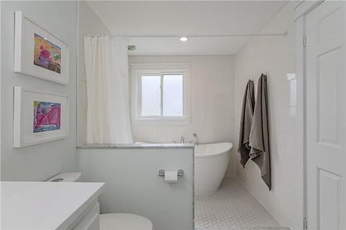 9 Coachman Crescent, Hamilton, ON - Indoor Photo Showing Bathroom