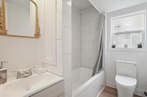 22 Freeborn Avenue, Brantford, ON - Indoor Photo Showing Bathroom