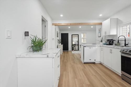 22 Freeborn Avenue, Brantford, ON - Indoor Photo Showing Kitchen