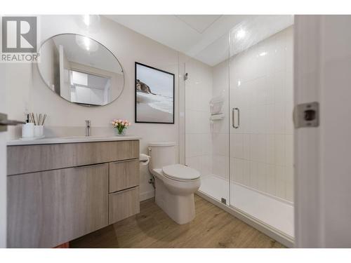 417 Cedar Avenue Unit# 304, Kelowna, BC - Indoor Photo Showing Bathroom