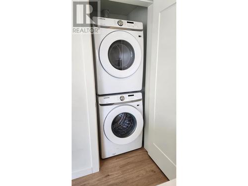 417 Cedar Avenue Unit# 304, Kelowna, BC - Indoor Photo Showing Laundry Room