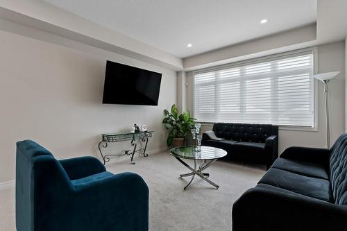 52 Summersides Boulevard, Fonthill, ON - Indoor Photo Showing Living Room