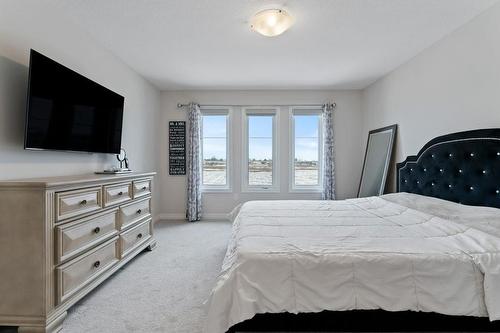 52 Summersides Boulevard, Fonthill, ON - Indoor Photo Showing Bedroom