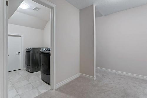 52 Summersides Boulevard, Fonthill, ON - Indoor Photo Showing Laundry Room