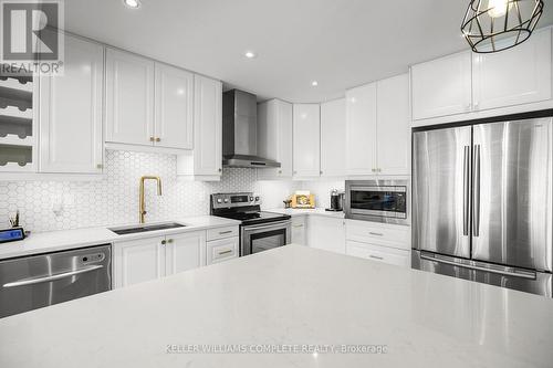 46 Topaz St, Hamilton, ON - Indoor Photo Showing Kitchen With Upgraded Kitchen