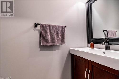 425 Autumn Crescent, Welland, ON - Indoor Photo Showing Bathroom
