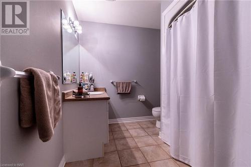 425 Autumn Crescent, Welland, ON - Indoor Photo Showing Bathroom